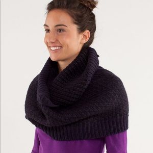 Lululemon infinitely Mad Black Swan Scarf